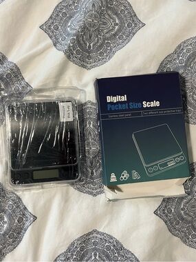 Digital Pocket Size Scale - Black and Silver
